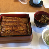 鰻割烹 伊豆栄 本店 - 鰻重の竹、お吸い物は肝吸いに変えてもらいました。 鰻割烹 伊豆栄 本店 - 鰻重の竹、お吸い物は肝吸いに変えてもらいました。