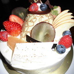 タダシ ヤナギ マルイファミリー海老名店 - ガトーパラディー (真っ暗にしてフラッシュ撮り)キャンドルのセッティング前に。