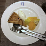 キャトルラパン - りんごのタルト・フルーツ・チーズのアイスクリーム