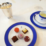 トゥールダルジャン - 食後のミニャルディーズ