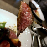 キャトルラパン - 宮崎県産黒毛和牛ウチモモのソテー トリュフソース リフト