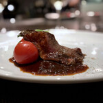 キャトルラパン - 宮崎県産黒毛和牛ウチモモのソテー トリュフソース