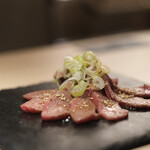 焼肉 六六六 - サーロイン炙り刺し ★いっしーリコメンド