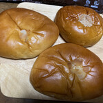 オーサムベーカリー - クリームパンと餡パン