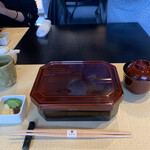 天然うなぎ しま村 - 器も美しい