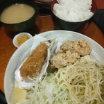 JAPANESE RESTAURANT 食楽 たざわこ - 唐揚げ２個、牡蠣フライ１個。１０００円