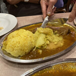 ナイルレストラン - いつものように、店の方が骨を取る。その骨シャブりたい！