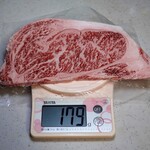 肉の石川 - 一枚計ってみたら　179g