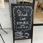 On Fleek Cafe - 看板