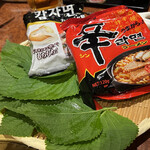 焼肉 スタミナ苑 - 〆の麺とエゴマ