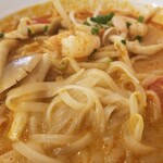 タイレストラン ムートーン - 麺の表情など。