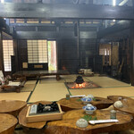 山菜料理 みたき園 - 藁葺き屋根の母屋の中