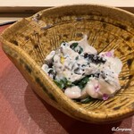 御料理 寺沢 - 菊菜と菊花と香茸と餅海鼠の胡桃和え