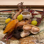 御料理 寺沢 - 茹で落花生､銀杏､ボタン海老の海鼠腸和え､ホロホロ鳥の炭火焼に唐墨､香茸含め煮に本柳葉魚糠漬焼､牡蠣の磯辺和え