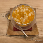 御料理 寺沢 - 柿と豊水梨で覆われたブルーチーズのブランマンジェ