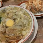 広州市場 - 塩雲呑麺と餃子セット　1,120円