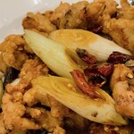 北京閣 - 揚げ鶏肉のピリ辛炒め