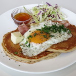 SOHOLM CAFE＋DINING  - Pancake with Bacon ＆ Egg（\900、2013年5月）