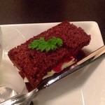 喜和美家 - Ｈ25.05②　【水菓子】　チョコレートとラズベリーのケーキ