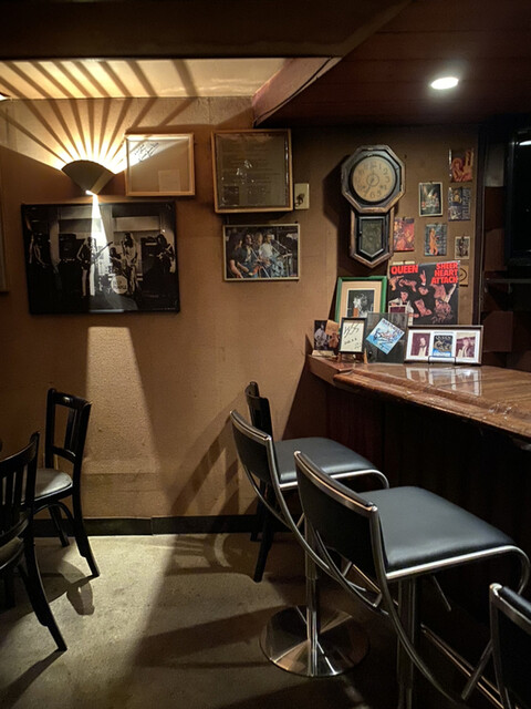 ROCK BAR Face photo 3