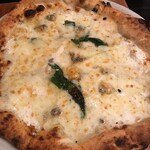 Vomero - pizza クワトロフォルマッジ