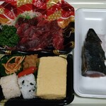 ドミー - 料理写真:マグロ、カツオ、だし巻きオニギリセット