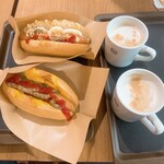 デリカフェ・キッチン大阪 - ホットドッグとカフェラテ