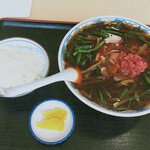 満州ニラら～めんの店 さかえや - 満州ニララーメン（中・辛味増し），中ライス