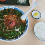 満州ニラら～めんの店 さかえや - 満州ニララーメン（中），小ライス