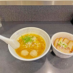 石山商店 - 「ままかりの煮干しの味噌らーめん」¥850と「ミニチャーシュー丼」¥350