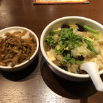 刀削麺・火鍋・西安料理 XI’AN - 素菜刀削麺 ¥880＋ザーサイ炒めのせご飯 ¥200