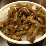 刀削麺・火鍋・西安料理 XI’AN - ザーサイ炒めのせご飯 ¥200