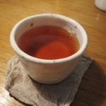 木と根 - 温かいほうじ茶