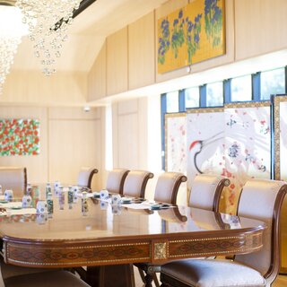 最大12名様までご利用いただけますのでご会食に最適です。