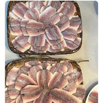 天然本マグロ丼専門店 司 - 小肌の仕込み