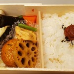 水了軒 - 今夜のアテは塩さば、だし巻き玉子、こんにゃく、里芋、人参、いんげん、昆布巻き、がんもどき、れんこん、つくね。