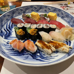 鮨　あら田 - 握り。2人前。今日の海苔巻きは鯖です。