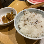 しゃぶしゃぶ・日本料理 木曽路 - ご飯（六穀米）と香の物