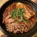 松屋 - 胡麻だれ麻婆コンボ牛めしを注文したはずなのに、どう見ても胡麻だれは掛かってません