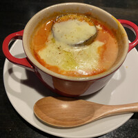 道頓堀 てっぱん豊島家 - 酸味が美味しいトマトチーズグラタン　