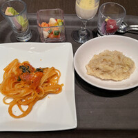 リュクス ダイニング ハプナ - リゾットとパスタ。どっちも目の前で作ってくれるやつ