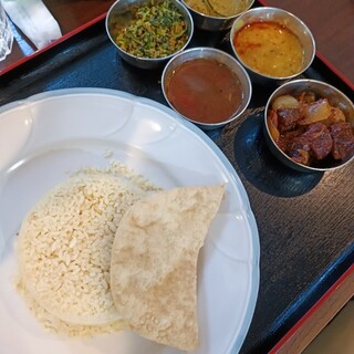 ムファー ハラールフード&レストラン_1