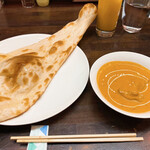 Indian Restaurant RAJA - チキンバターカレーとナン