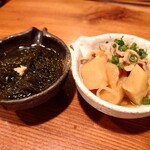 Yokohama Yakushikoubou - お通しはもずく酢と肉じゃがから選べた