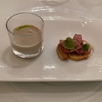 小笠原伯爵邸 - 堀川牛蒡のソパ トピナンブ―ル
                    イベリコプレサのトースト アンチョビのアリオリ セミドライパプリカ