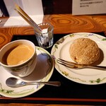 旧岩崎邸庭園 お茶席 - シュークリームセット