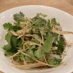 67餃子 - 香菜サラダ