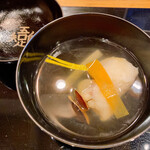 神楽坂うしやま - 丹波しめじと真薯のお椀