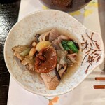 郷土料理ともん - 真ん中あたり。底の方は大物がゴロゴロです