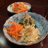 焼肉 にくだらけ - ナムルとキムチそれぞれ盛り合わせ